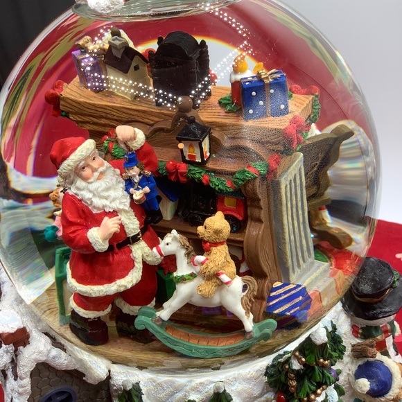 Large Vintage Kirkland Musical/Revolving Christmas Waterglobe. Original Box. - Picture 6 of 11